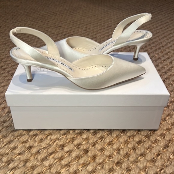 Manolo Blahnik Shoes - BRAND NEW Manolo Blahnik Carolyne Pumps